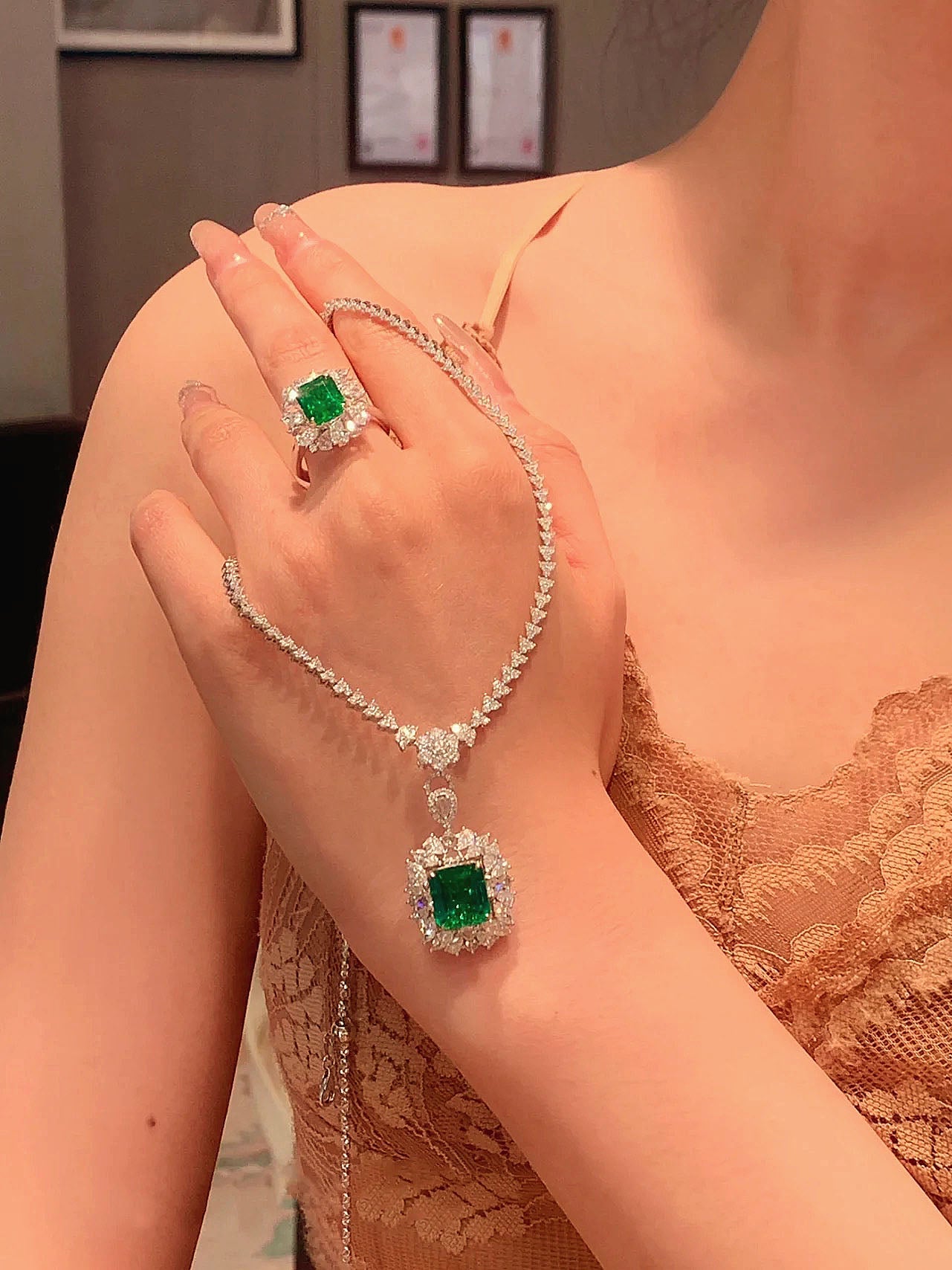Isadora Necklace Set